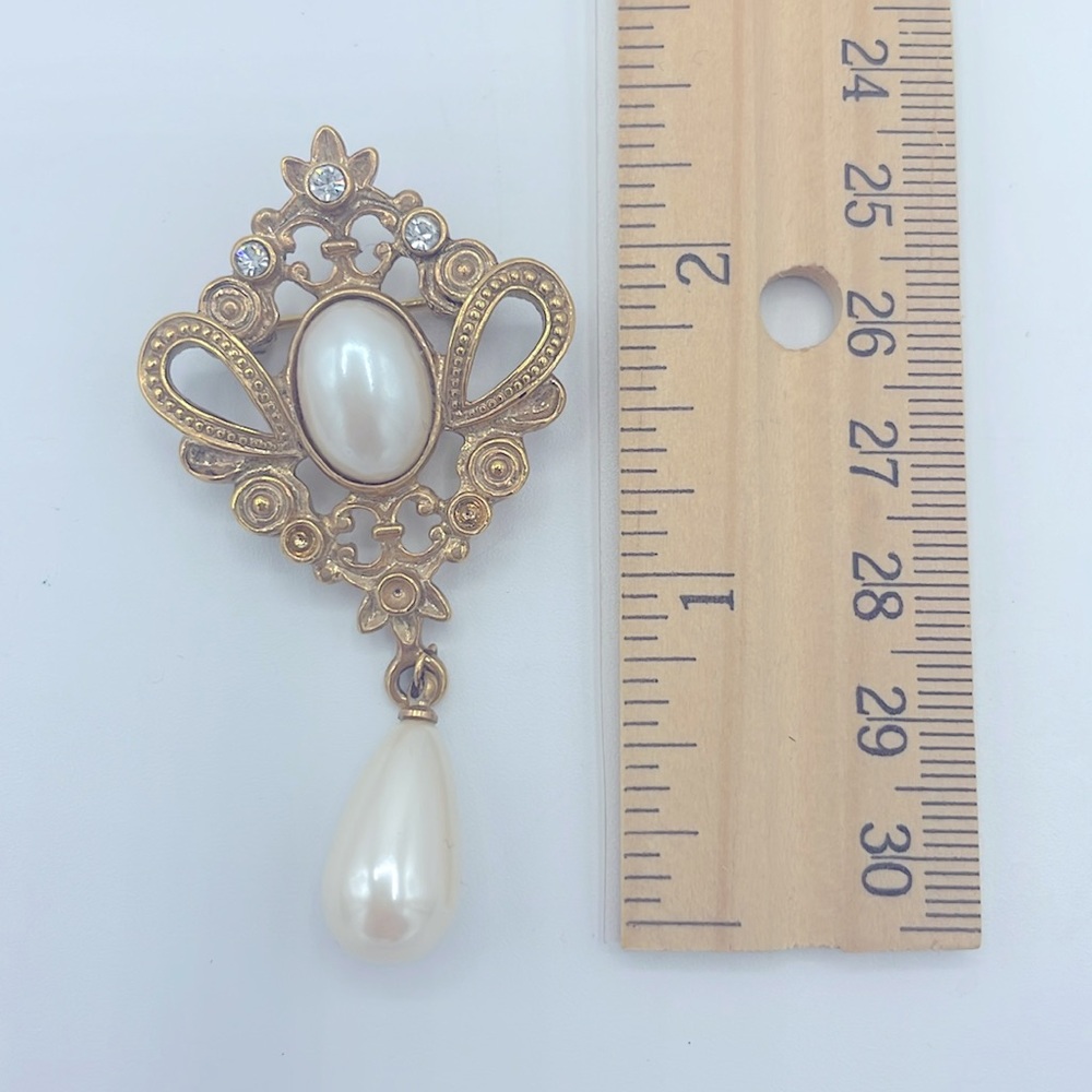 Victorian Style Gold and Cream Filigree Brooch with Pearl Accents - Picture 5 of 5